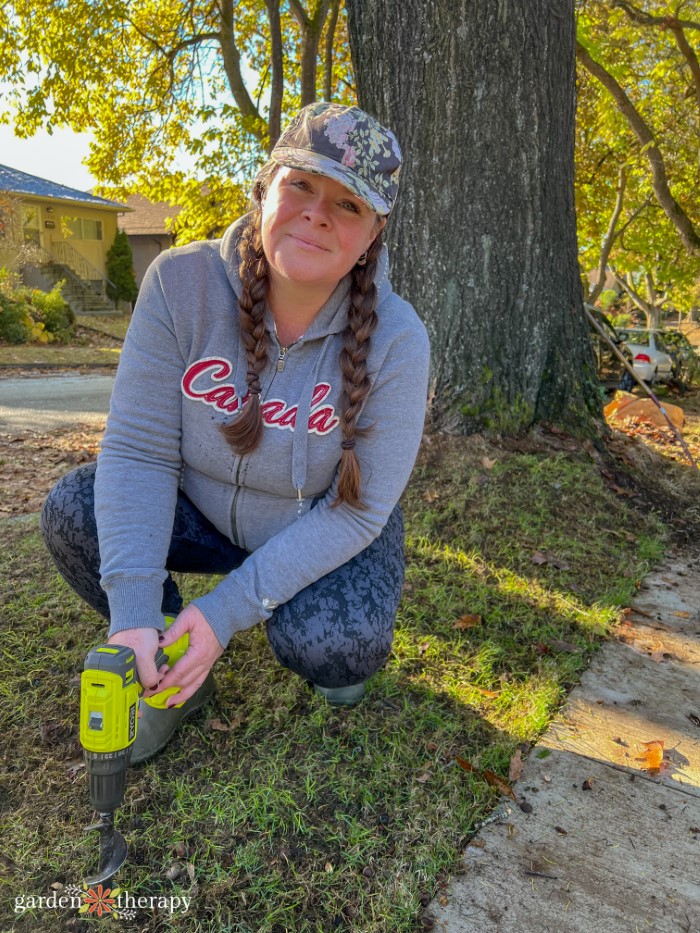 Stephanie με το Power Planter for Fall Gardening