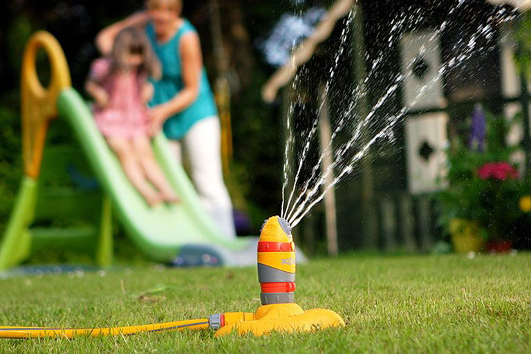 Hozelock Round Sled Garden Sprinkler